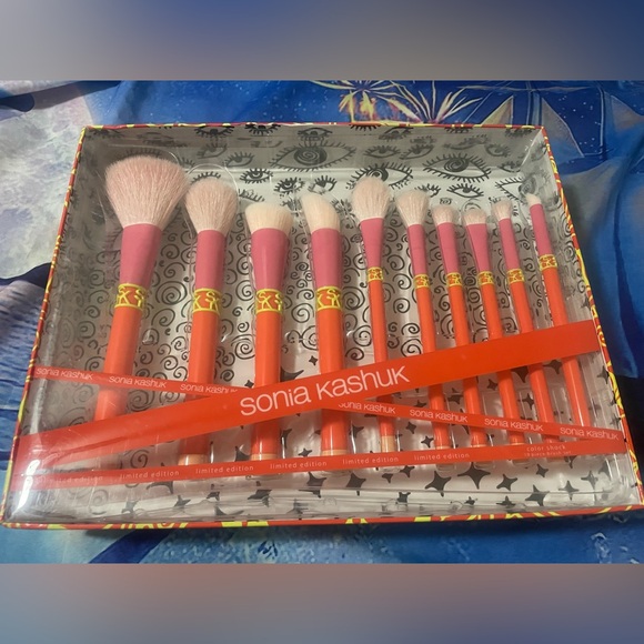 Sonia Kashuk 10 Brush Set Color Shock Makeup Powder Eyeshadow NEW - Picture 1 of 11